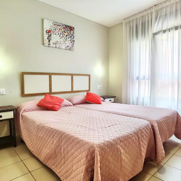 HOSTAL RIGAU - Habitación Doble con baño privado - 2 camas - 10
