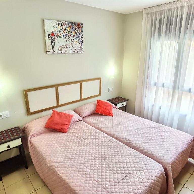 HOSTAL RIGAU - Habitación Doble con baño privado - 2 camas - 11