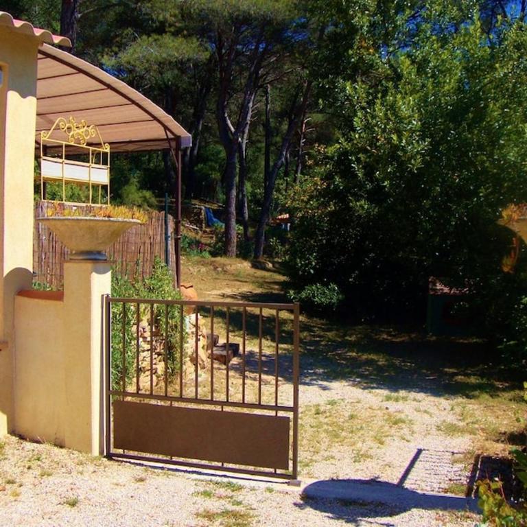 BANDOL-MAISON LA BIENVENUE 9MN A PIED MER-CALANQUE PORT D'ALON-GRAND JARDIN+FIBRE WIFI - Maison 1 Chambre - 3