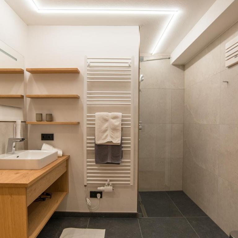 Pension Appartements Alpenblick - Doppelzimmer mit Balkon - 11