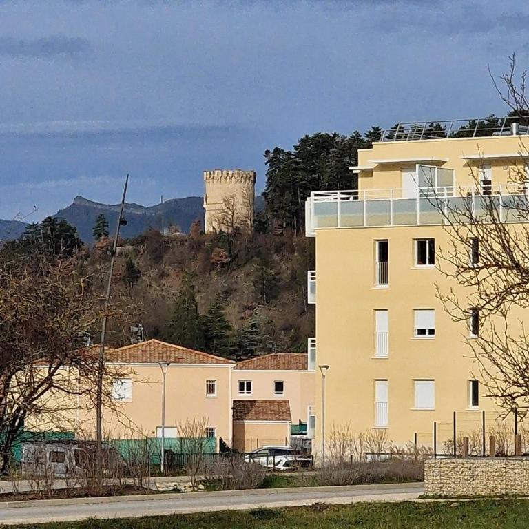 Appartement neuf, avec vue montagnes. - Appartement 3 Chambres - 5