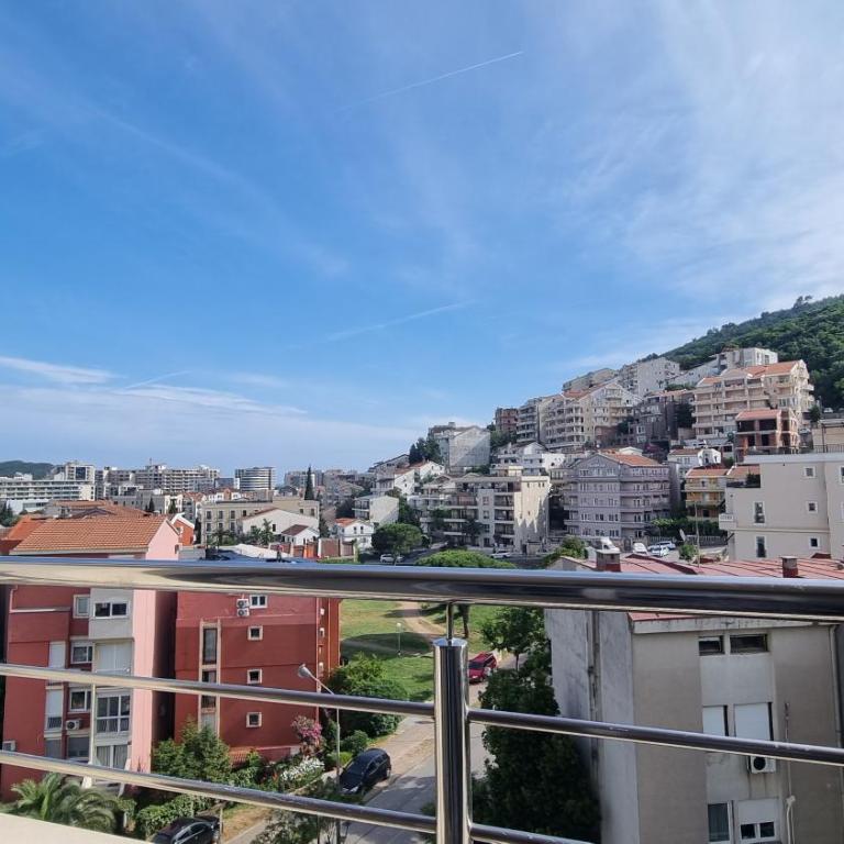 Orange Blues Apartments - Superior One-Bedroom Apartment with Balcony - 1