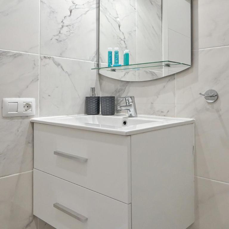 Modern Studio with a Sea View and Pool Access Ponderosa 801 - Apartamento de 1 dormitorio - 40