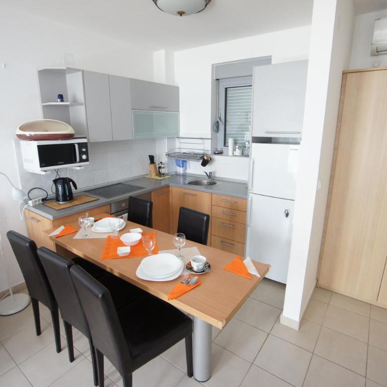 Petrovac Bay Apartments - One-Bedroom Apartment with Balcony - 9