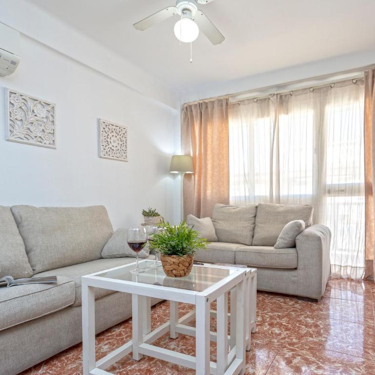 CITY CENTER AND NEXT TO THE BEACH 3 BEDROOMs - Apartment with Terrace - 3