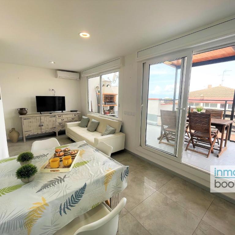 Family Carolina Salou, climatizado y con barbacoa - Two-Bedroom Apartment - 4