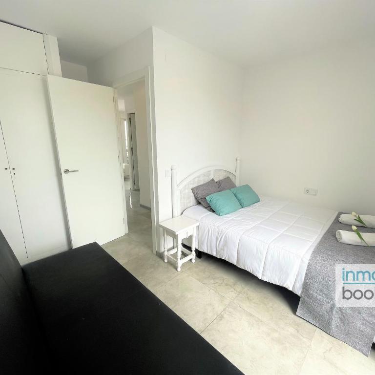Family Carolina Salou, climatizado y con barbacoa - Two-Bedroom Apartment - 9