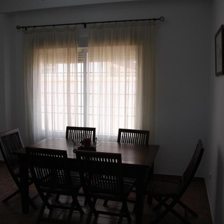 Moderno y amplio chalet, con piscina privada - Casa de 4 dormitorios - 32