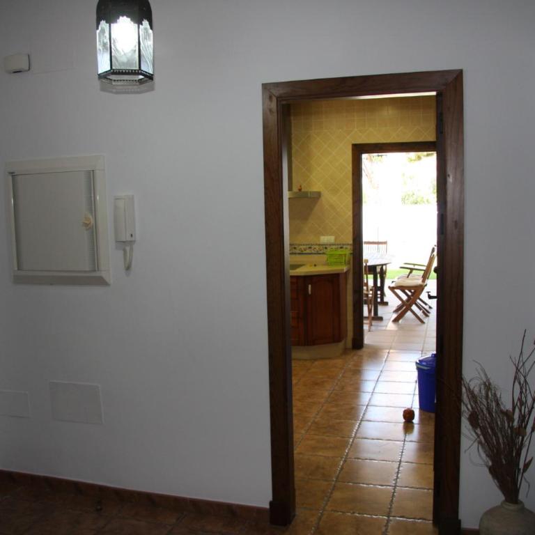 Moderno y amplio chalet, con piscina privada - Casa de 4 dormitorios - 23