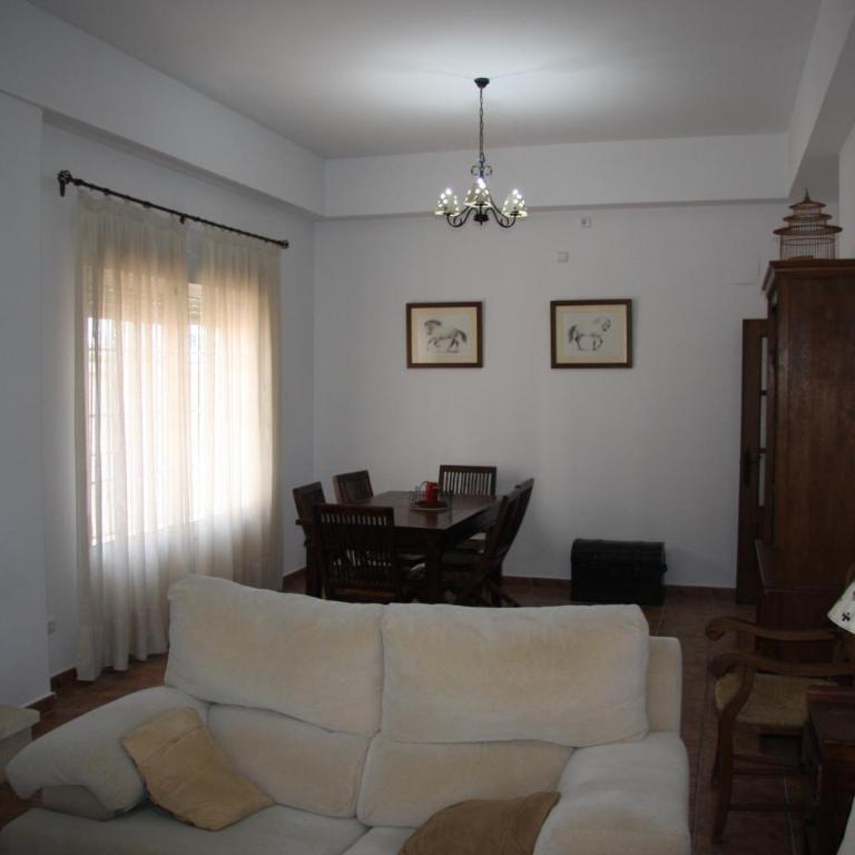 Moderno y amplio chalet, con piscina privada - Casa de 4 dormitorios - 31