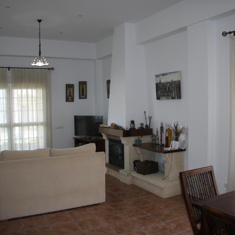 Moderno y amplio chalet, con piscina privada - Casa de 4 dormitorios - 28