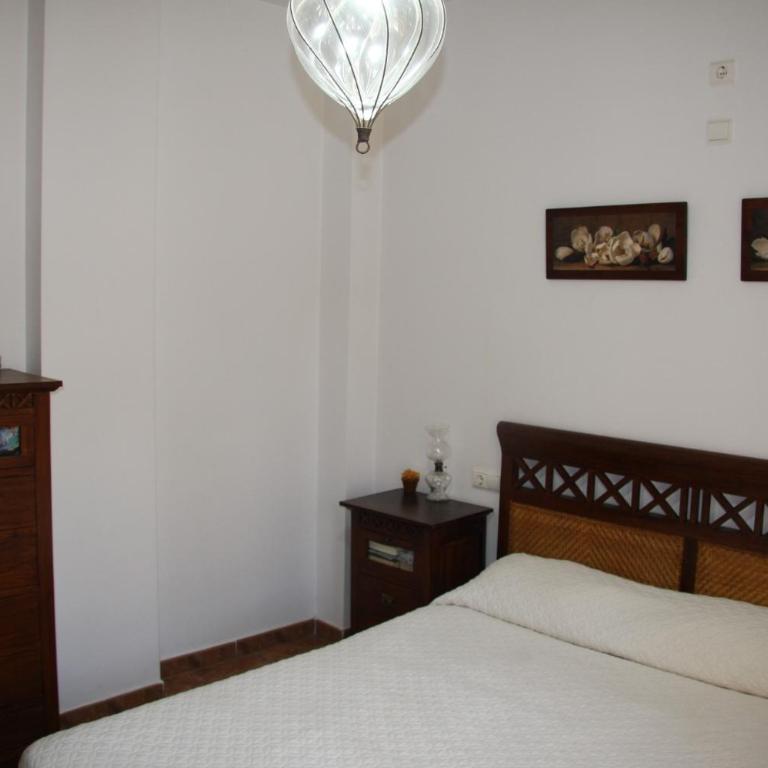 Moderno y amplio chalet, con piscina privada - Casa de 4 dormitorios - 37