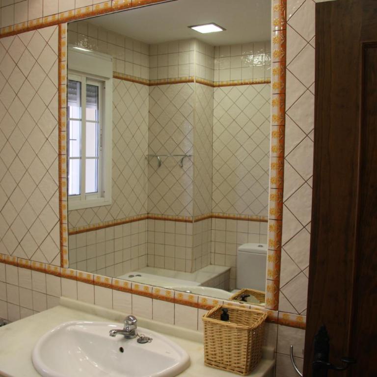Moderno y amplio chalet, con piscina privada - Casa de 4 dormitorios - 48