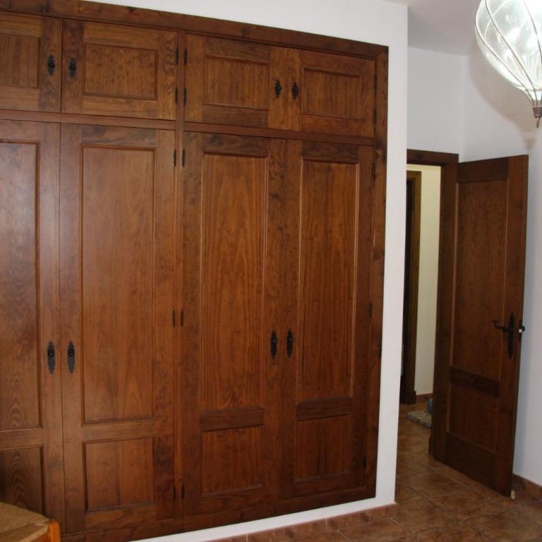 Moderno y amplio chalet, con piscina privada - Casa de 4 dormitorios - 39