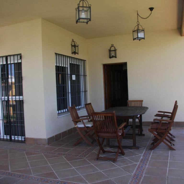 Moderno y amplio chalet, con piscina privada - Casa de 4 dormitorios - 15