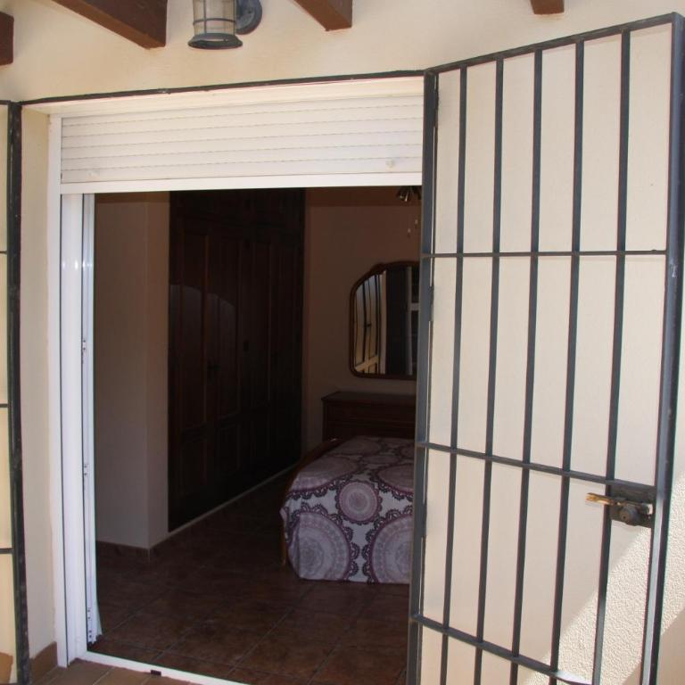 Moderno y amplio chalet, con piscina privada - Casa de 4 dormitorios - 52