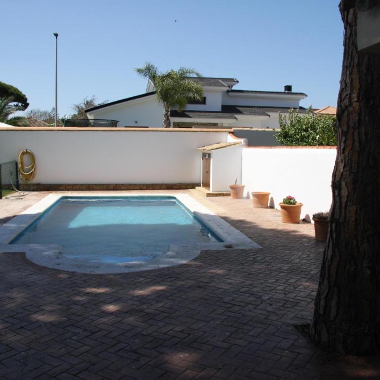Moderno y amplio chalet, con piscina privada - Casa de 4 dormitorios - 5