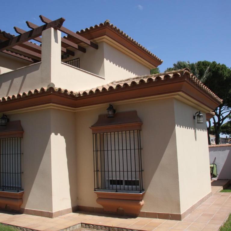 Moderno y amplio chalet, con piscina privada - Casa de 4 dormitorios - 20
