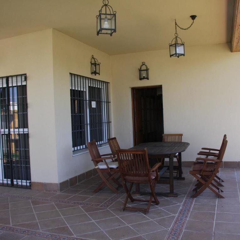 Moderno y amplio chalet, con piscina privada - Casa de 4 dormitorios - 8