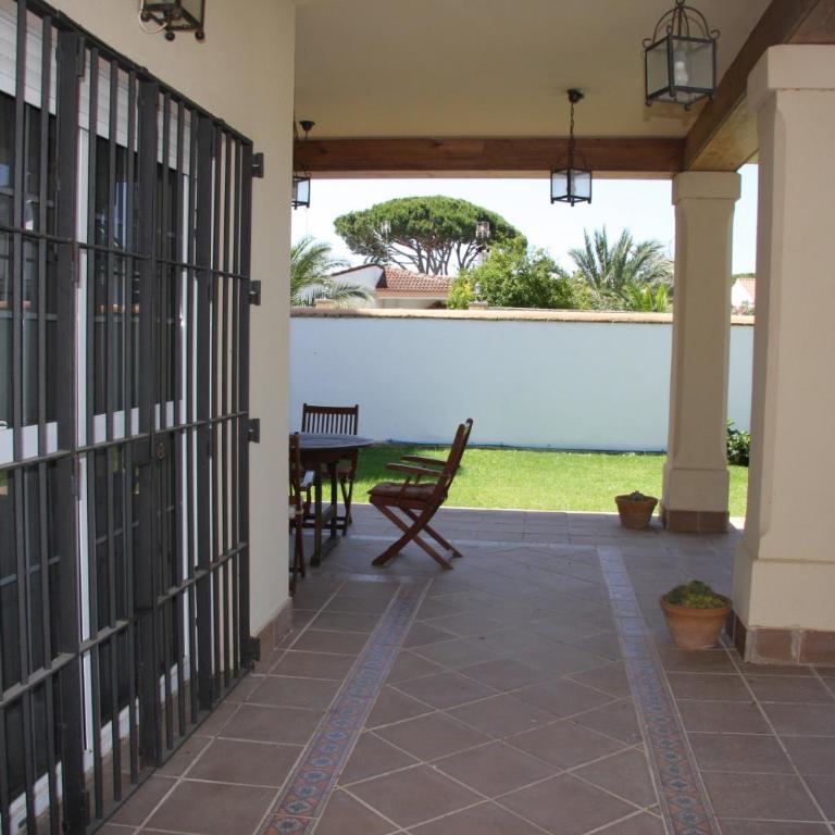Moderno y amplio chalet, con piscina privada - Casa de 4 dormitorios - 14