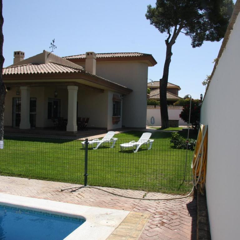Moderno y amplio chalet, con piscina privada - Casa de 4 dormitorios - 13