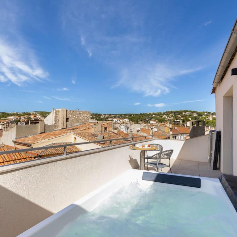 Best Western Hotel & SPA Coeur De Cassis - Suite Junior Lit King-Size - Vue sur Village - Non-Fumeurs - 1