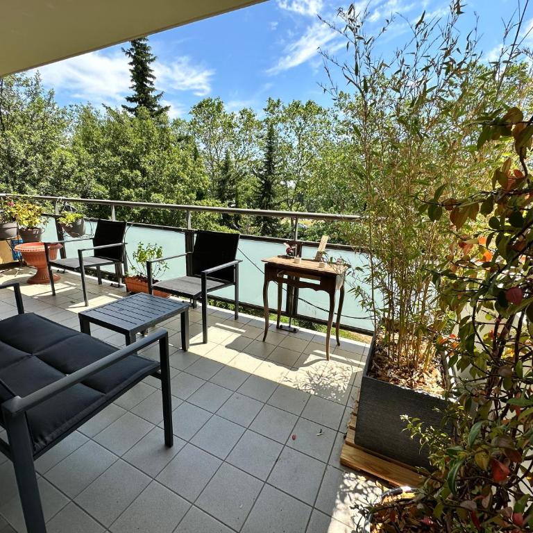 A Room - Une chambre dans un appartement meublé et équipé - Clinique de la Sauvegarde - location courte durée - Apartamento de 1 dormitorio - 1