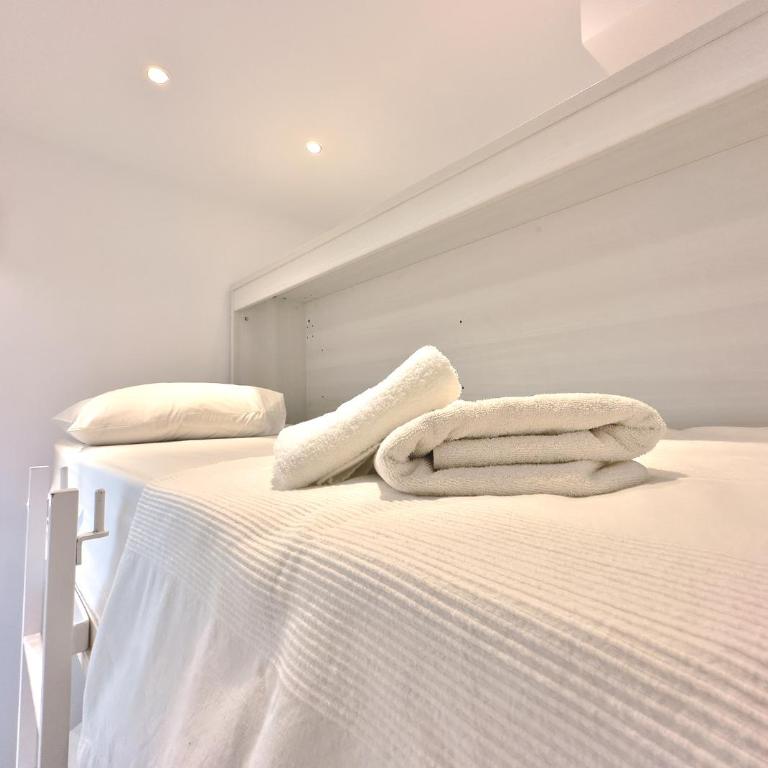 Skol 322 - Completely Renovated Beach Front Apartment Marbella - Two-Bedroom Apartment - 19