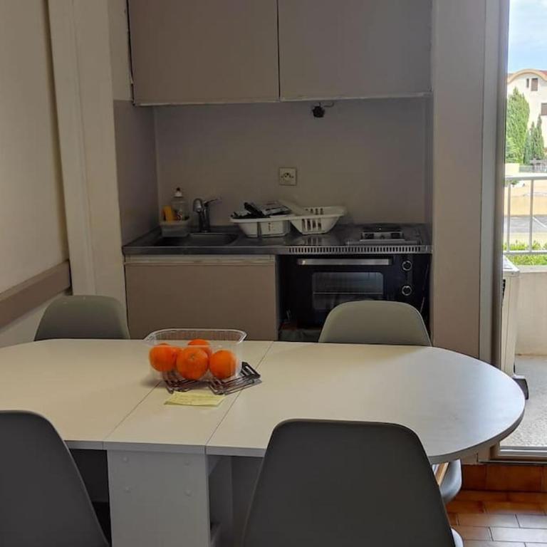 Petit appart sympa clim piscine balcon - One-Bedroom Apartment - 12
