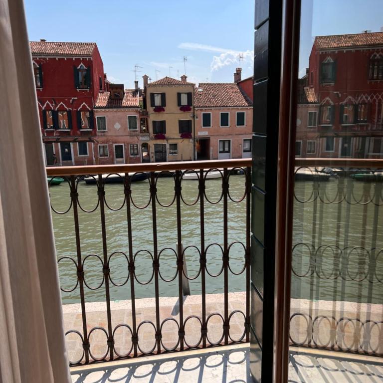 Venezia Canal View - Camera Tripla Standard con Vista Mare - 8