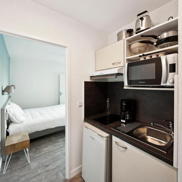 All Suites Appart Hôtel - Bassin d'Arcachon - Dune du Pilat - Appartement Économique avec Lit Double et Canapé-Lit - 3
