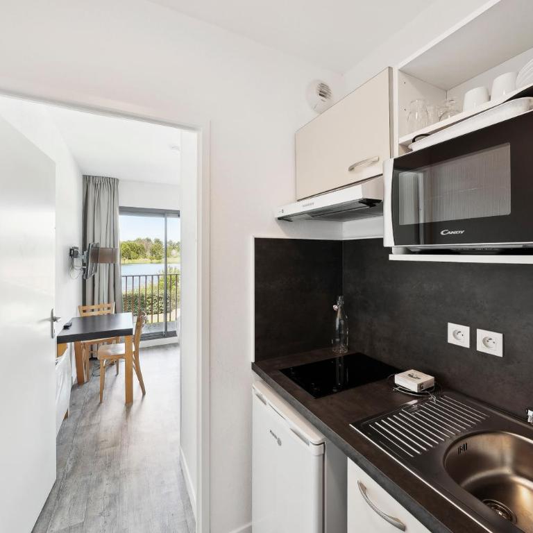All Suites Appart Hôtel - Bassin d'Arcachon - Dune du Pilat - Studio Confort avec 1 Lit Double ou 2 Lits Simples - Vue sur Lac - 2