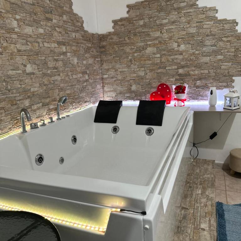 Dolce Notte - King Room with Spa Bath - 9