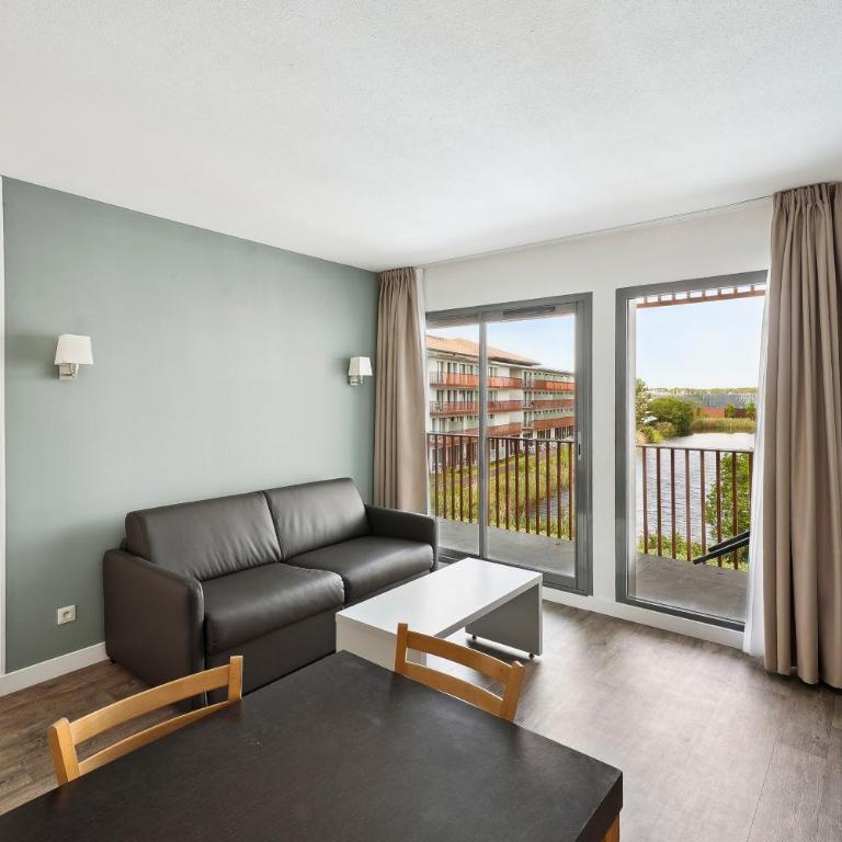 All Suites Appart Hôtel - Bassin d'Arcachon - Dune du Pilat - Appartement avec 1 Lit double, 2 Lits Simples et Canapé-Lit - 6