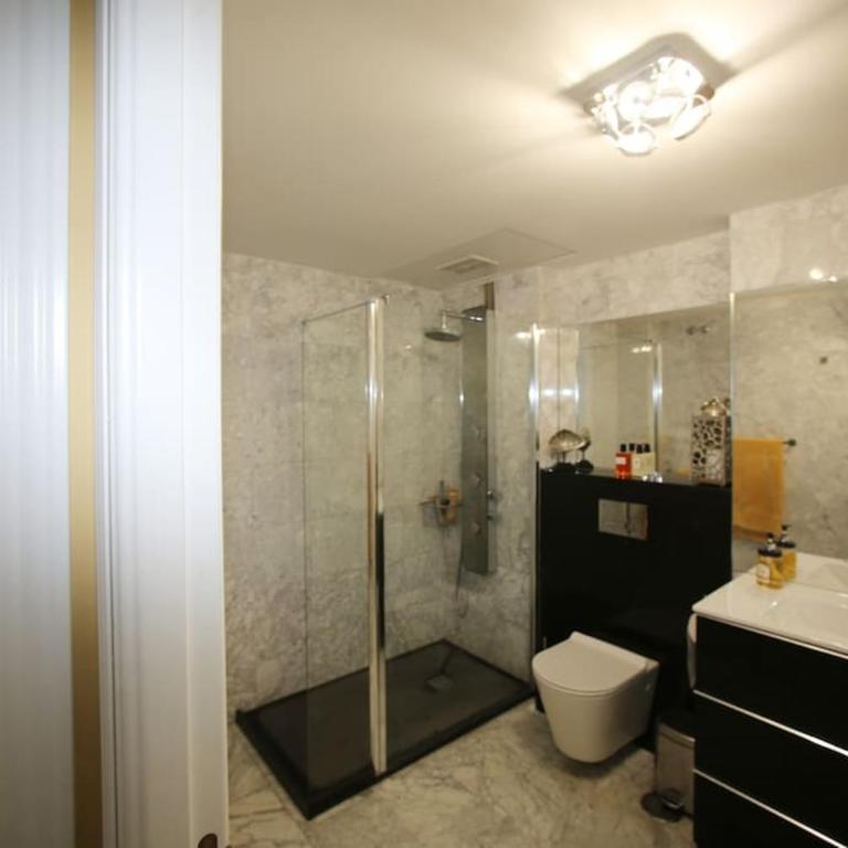 Stylish, Spacious apartment with sea view - Three-Bedroom Apartment - 5