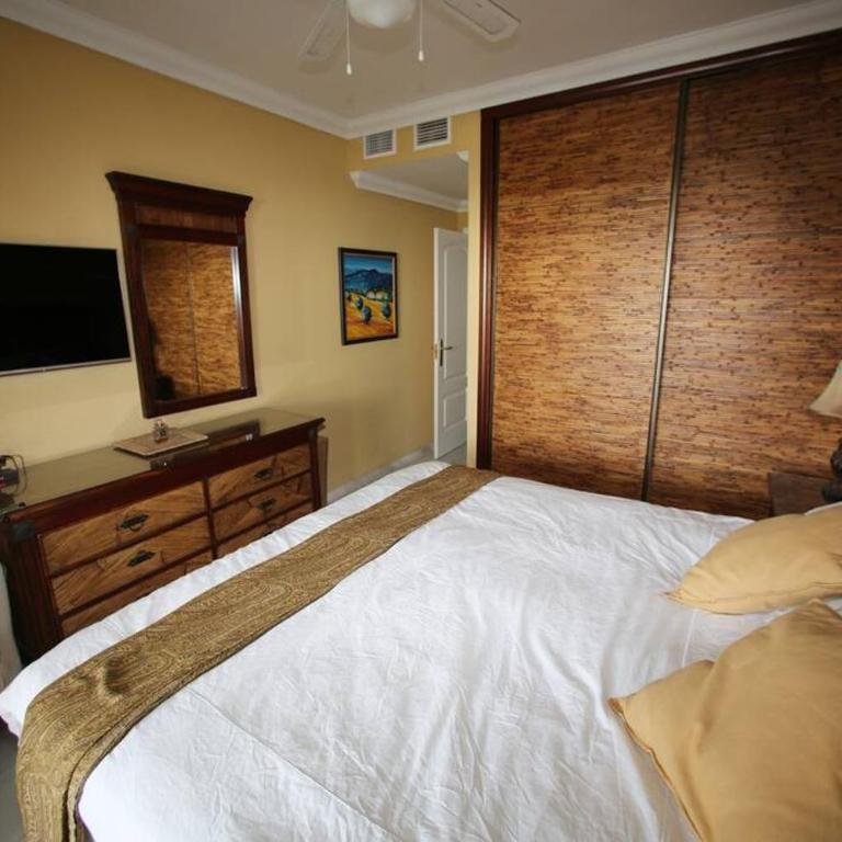 Stylish, Spacious apartment with sea view - Three-Bedroom Apartment - 10