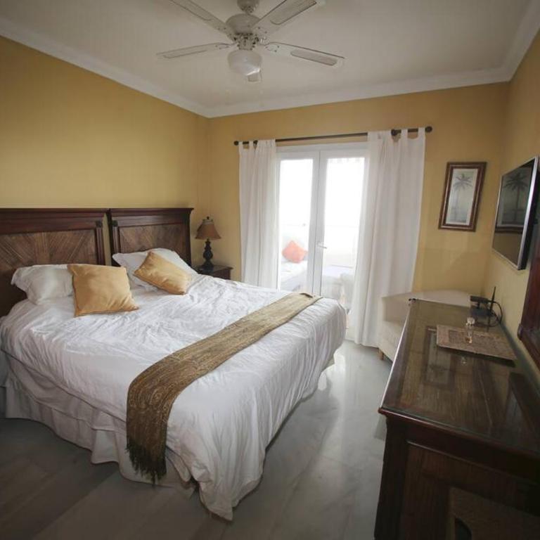 Stylish, Spacious apartment with sea view - Three-Bedroom Apartment - 16