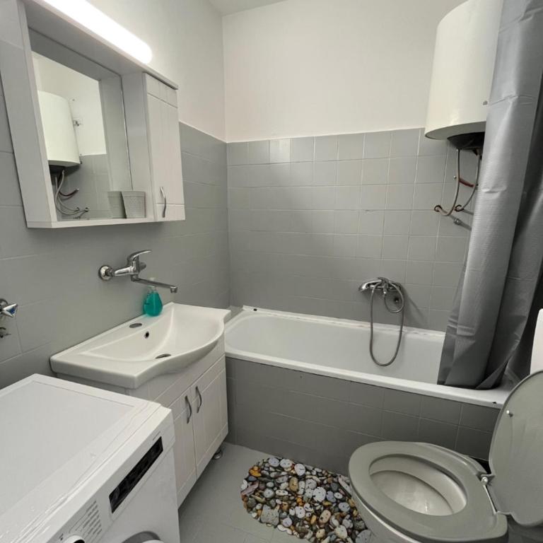 Sunny apartment - One-Bedroom Apartment - 8