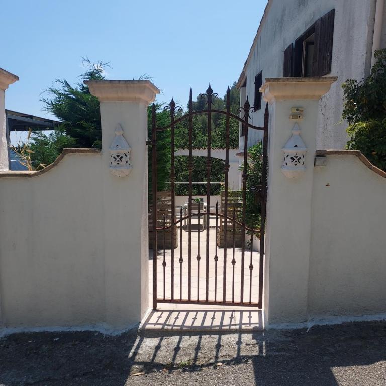 CHARMANT 2 PIECES DANS VILLA INDIVIDUELLE TERRASSES JARDIN - Appartement 1 Chambre - 32