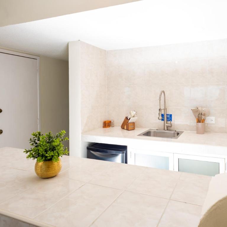 2 Story Oceanfront Penthouses on Cancun Beach! - Penthouse Apartment - 14