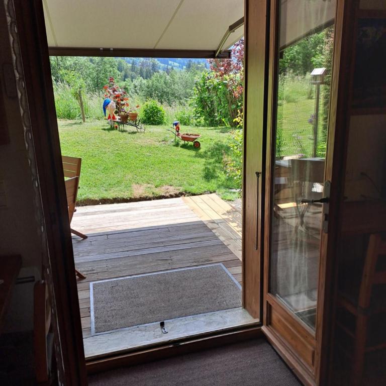 A4 km de Megève très joli studio avec jacuzzi ,vue sur les montagnes au calme - Studio - 10