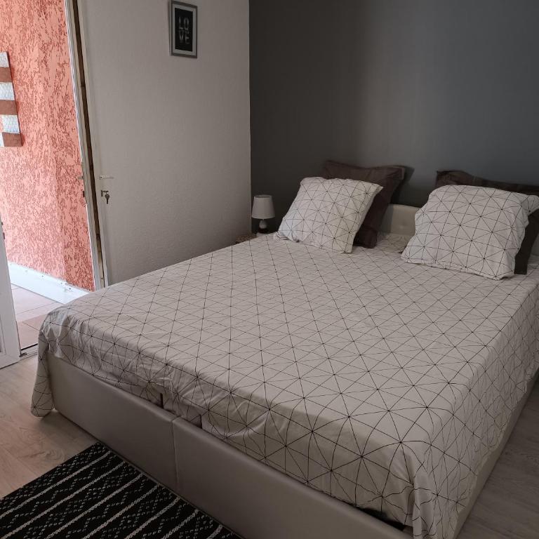 Appartement a 50 mètres de la plage - One-Bedroom Apartment - 10