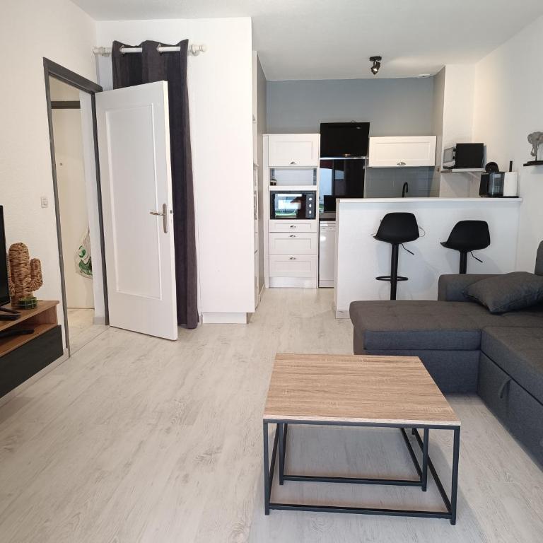 Appartement a 50 mètres de la plage - One-Bedroom Apartment - 2