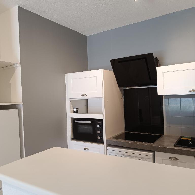 Appartement a 50 mètres de la plage - One-Bedroom Apartment - 8