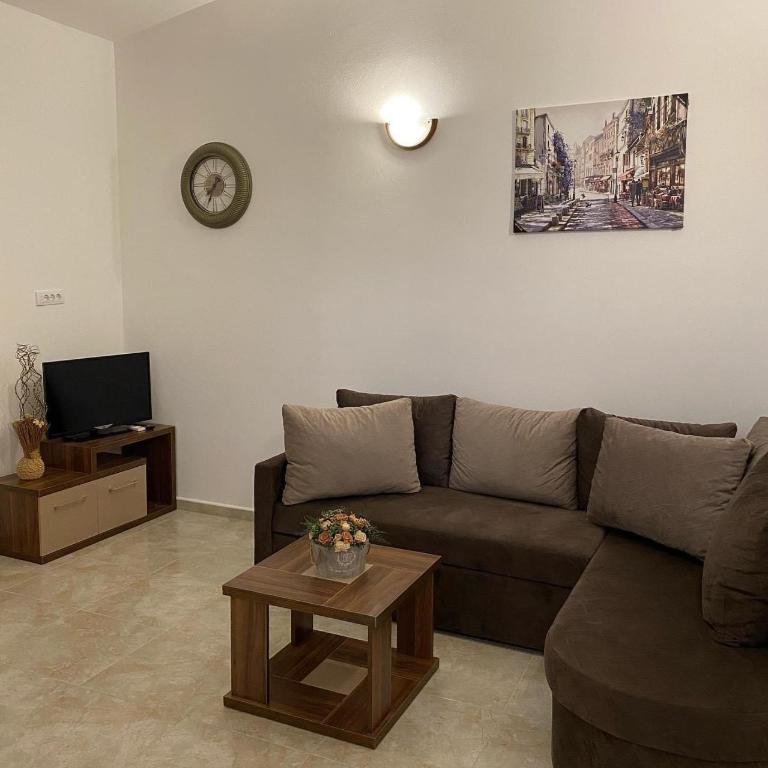 Robi Apartments - Two-Bedroom Suite - 5