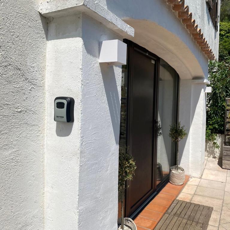 CHARMANT 2 PIECES DANS VILLA INDIVIDUELLE TERRASSES JARDIN - Appartement 1 Chambre - 36