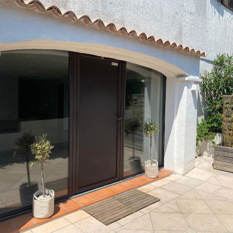 CHARMANT 2 PIECES DANS VILLA INDIVIDUELLE TERRASSES JARDIN - Appartement 1 Chambre - 35