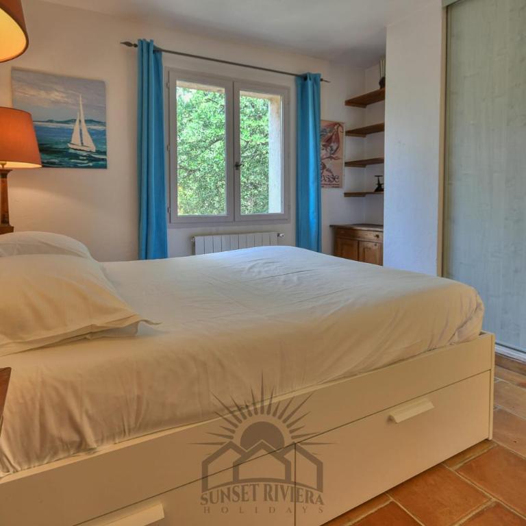 SERENITY Villa for 8 By Sunset - Villa - 33