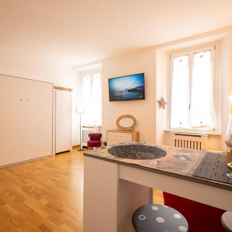 PortaTorre Suite, a Charming apartment in the Heart of Como, Free Private Parking, Air Conditioning - Appartamento Loft con 1 Camera da Letto - 3
