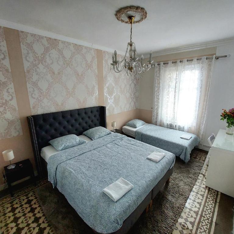 N1 Casa de Madrid - greenpeace line - Triple Room with Shared Bathroom - 13
